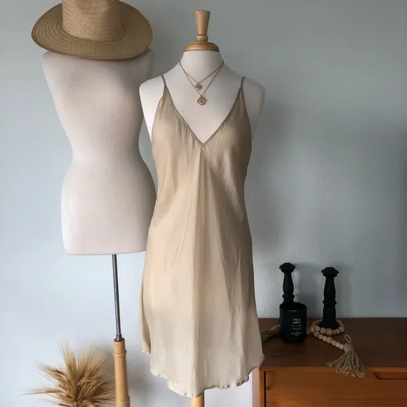 SOLD ❌ DAINTY VINTAGE BEIGE SLIP DRESS - Picture 4 of 5
